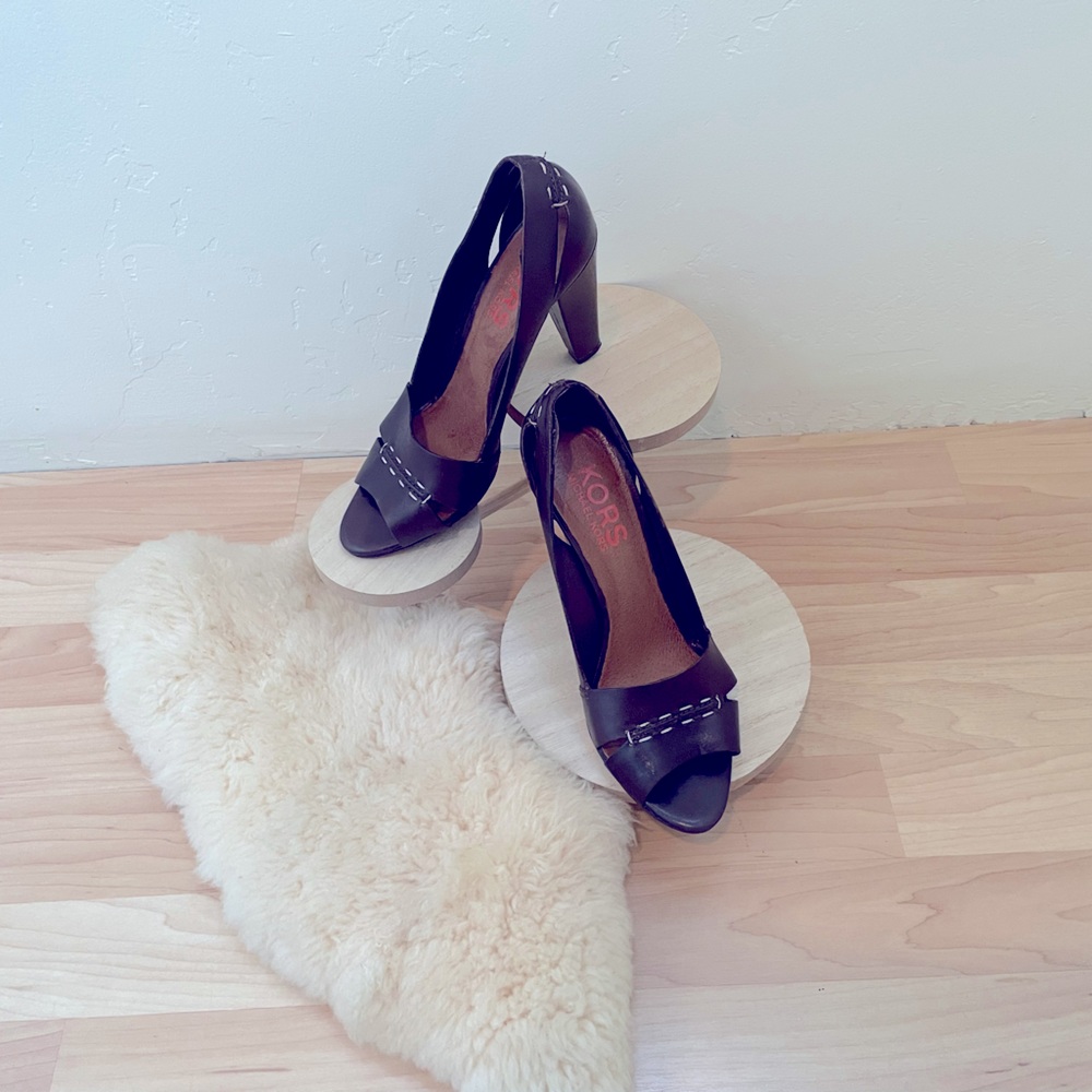 KORS Michael Kors (high end) brown with white top stitching open toe pumps